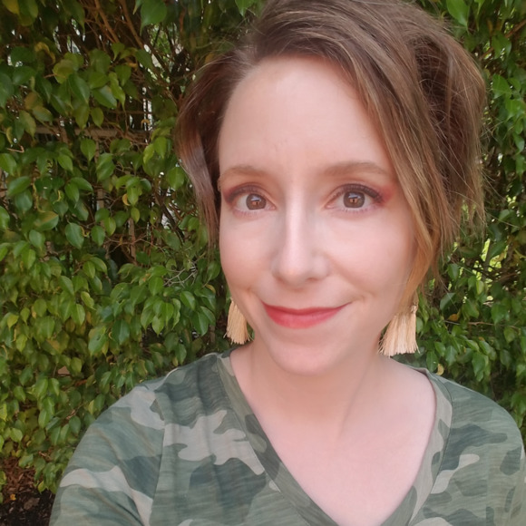 Meet your Posher, Holly - Picture 1 of 1